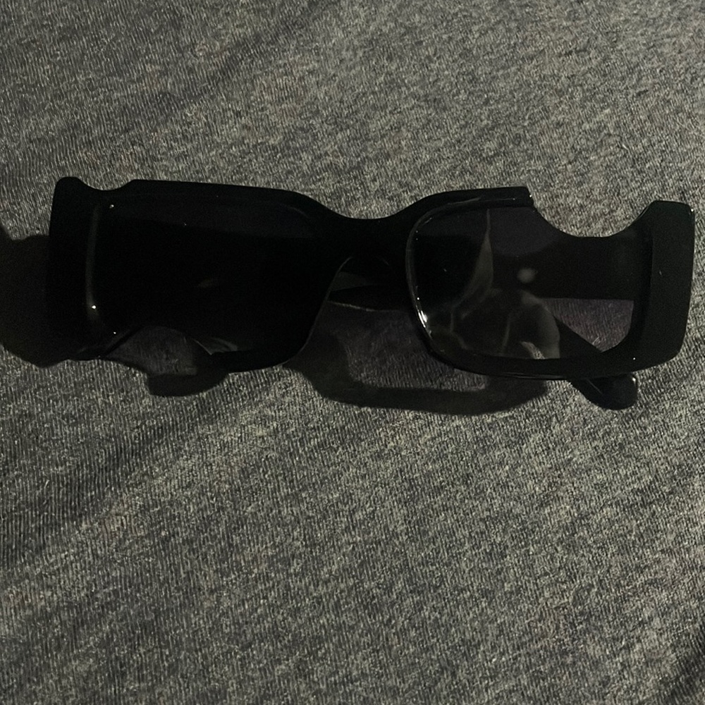 Brand new off white notched glasses